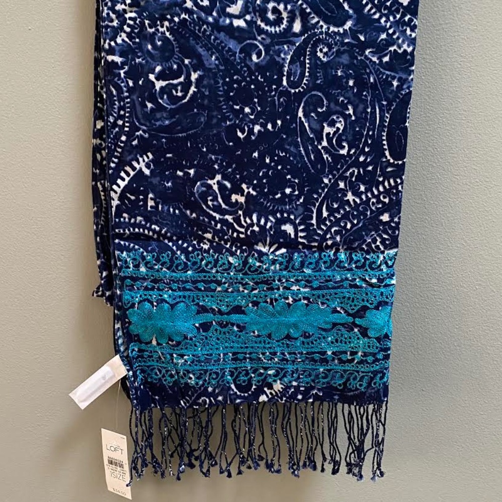 NWT Lightweight Loft Scarf